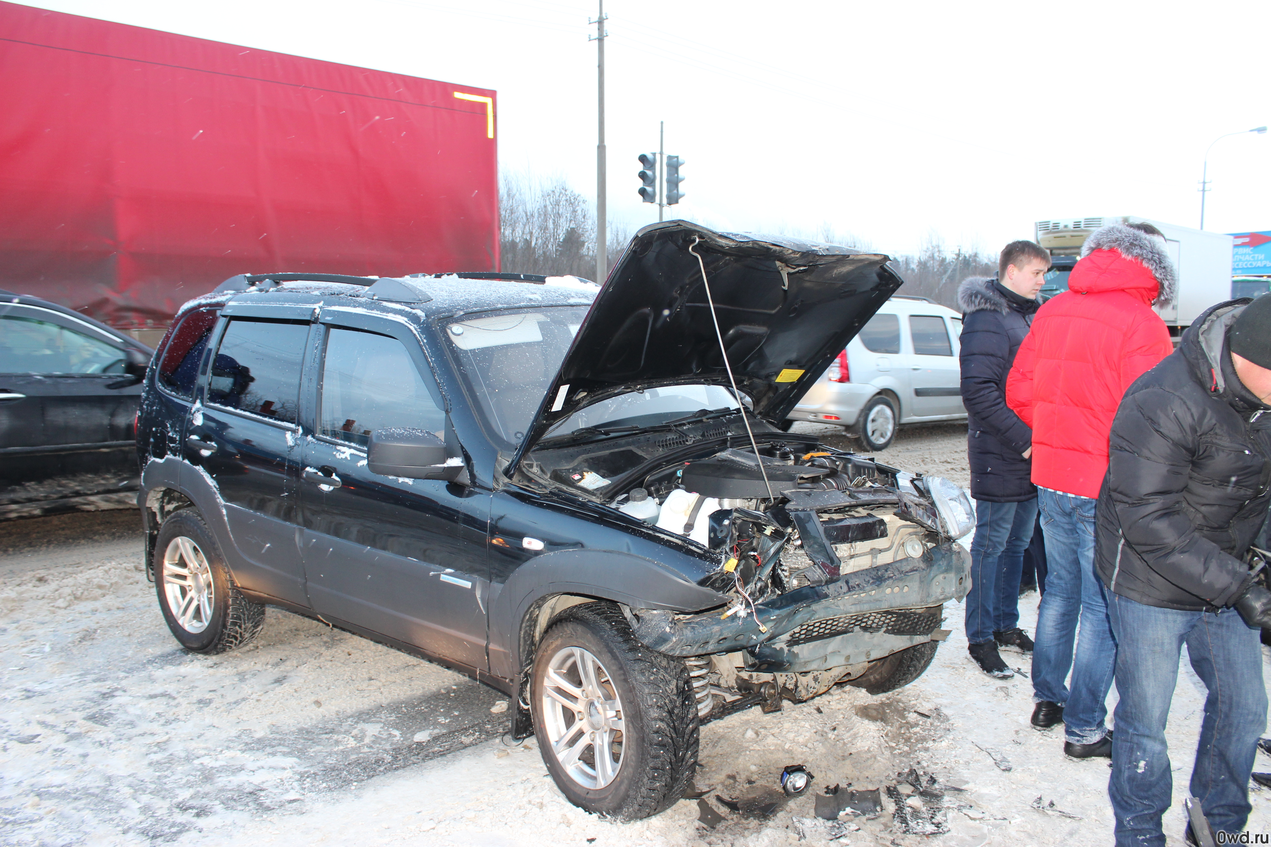 Битый автомобиль Chevrolet Niva (2013) в Сургуте