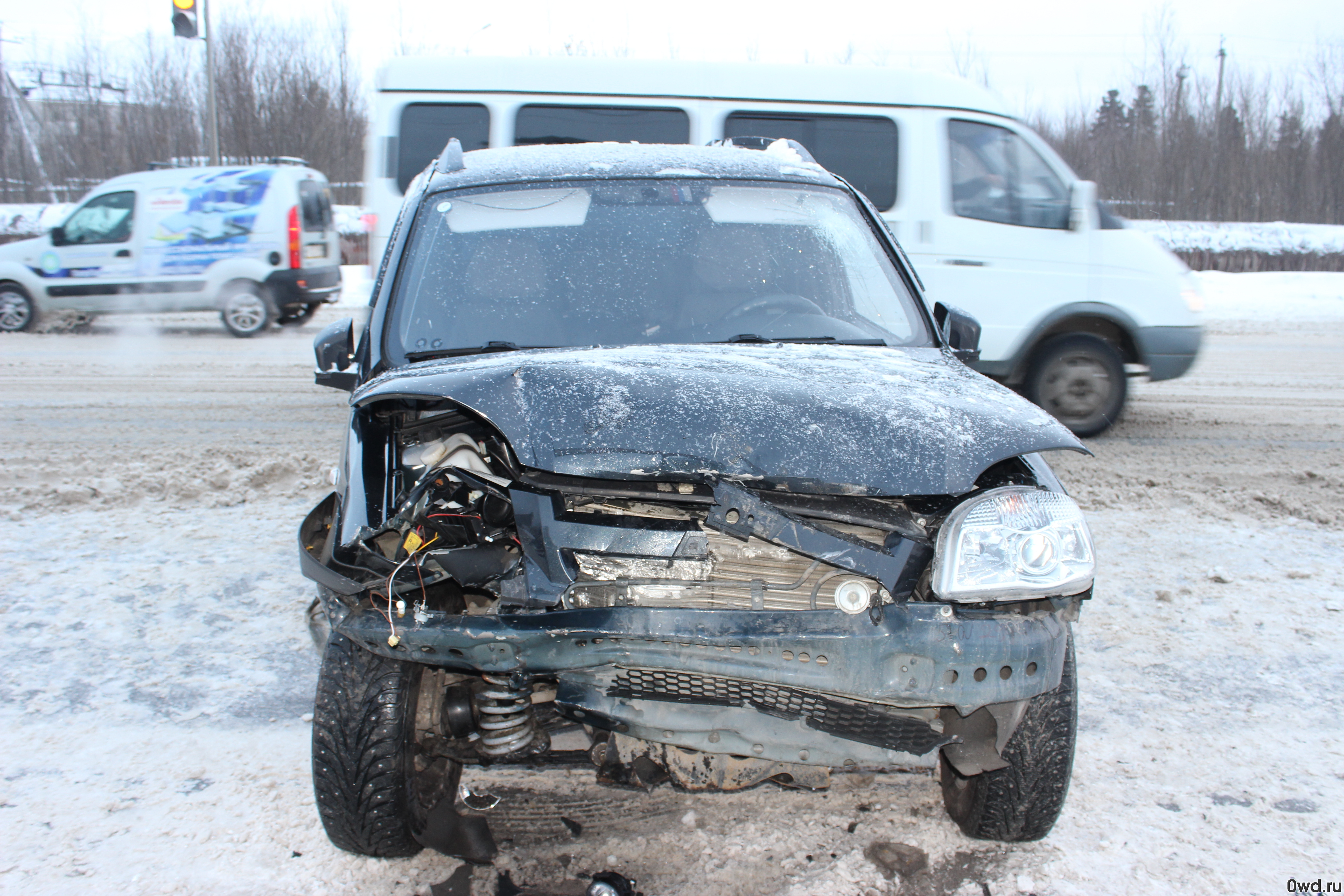 Битый автомобиль Chevrolet Niva (2013) в Сургуте