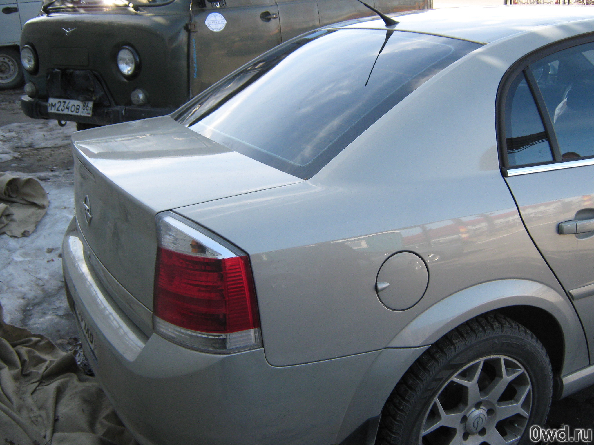 Битый автомобиль Opel Vectra (2006) в Сургуте