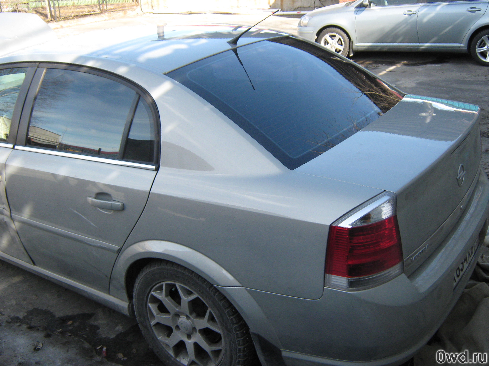 Битый автомобиль Opel Vectra (2006) в Сургуте