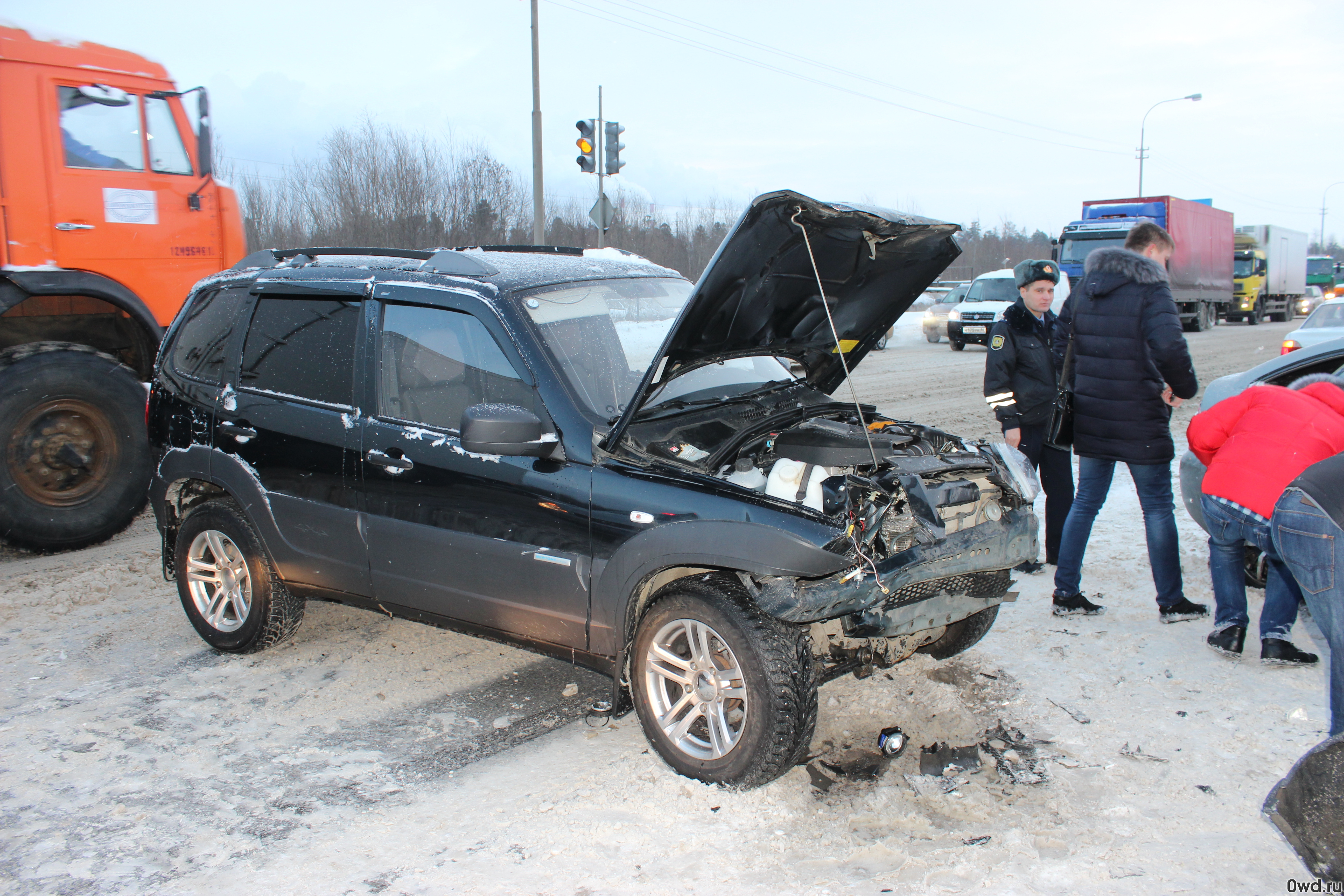 Битый автомобиль Chevrolet Niva (2013) в Сургуте